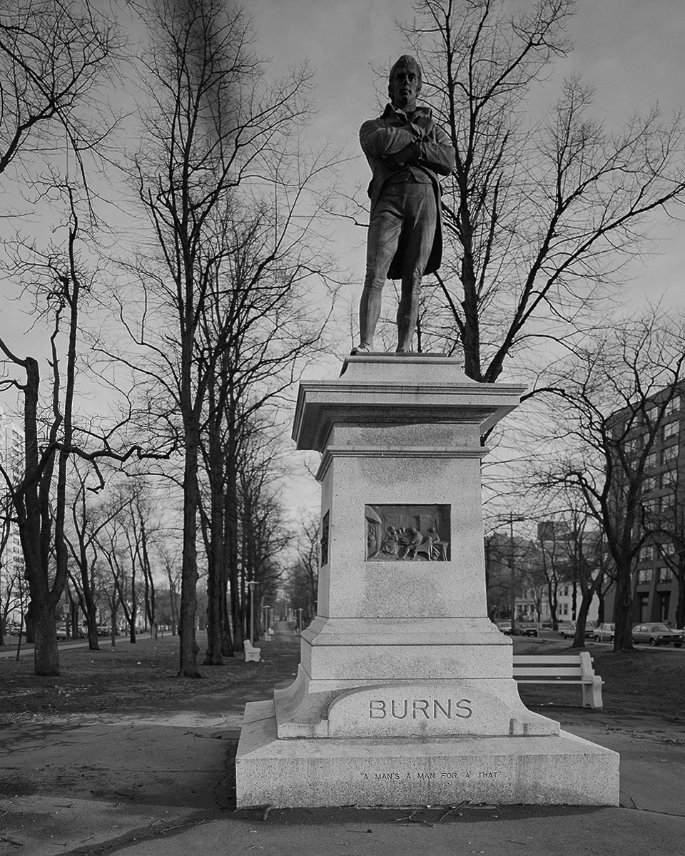 Alvin Comiter 09143 Burns Statue c cr Dfine v4